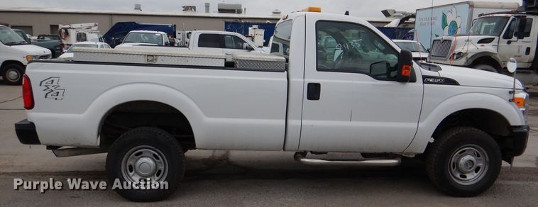 image for item DL8833 2012 Ford F350 Super Duty XL  pickup truck