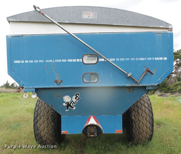 image for item DI5614 Kinze 840  grain cart