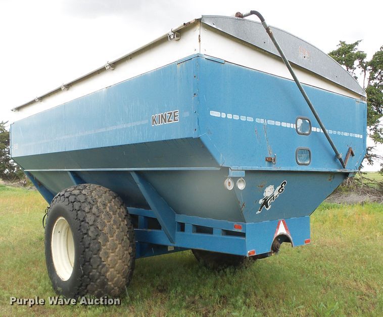 image for item DI5614 Kinze 840  grain cart