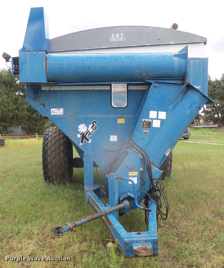 image for item DI5614 Kinze 840  grain cart