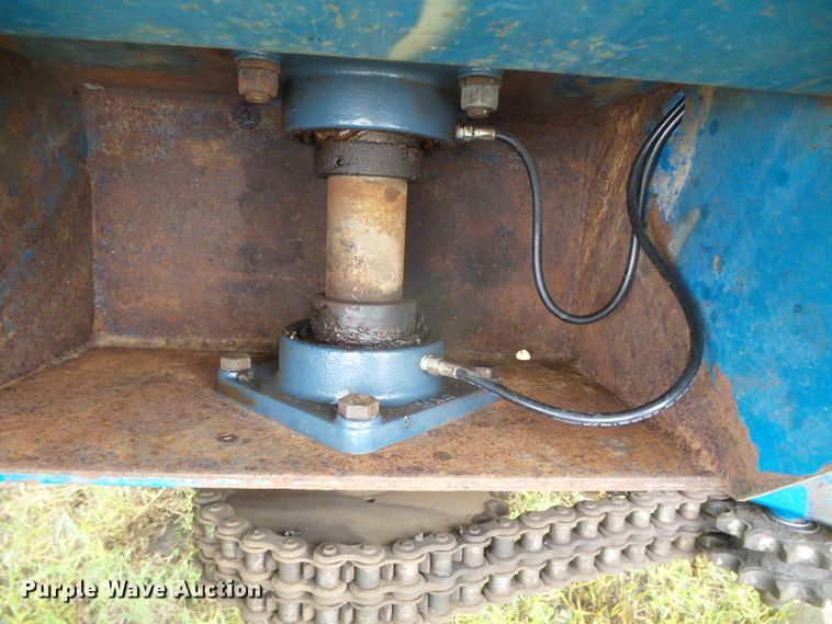 image for item DI5614 Kinze 840  grain cart