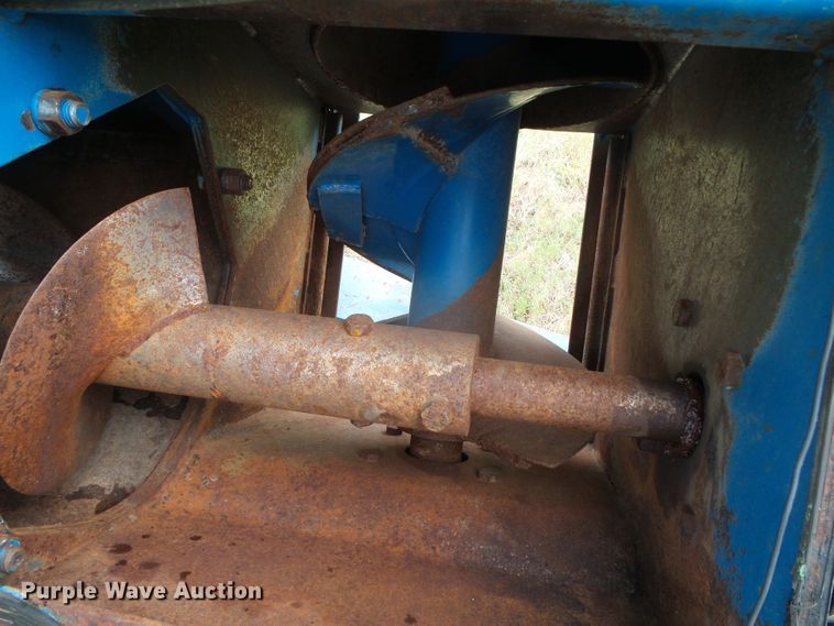 image for item DI5614 Kinze 840  grain cart