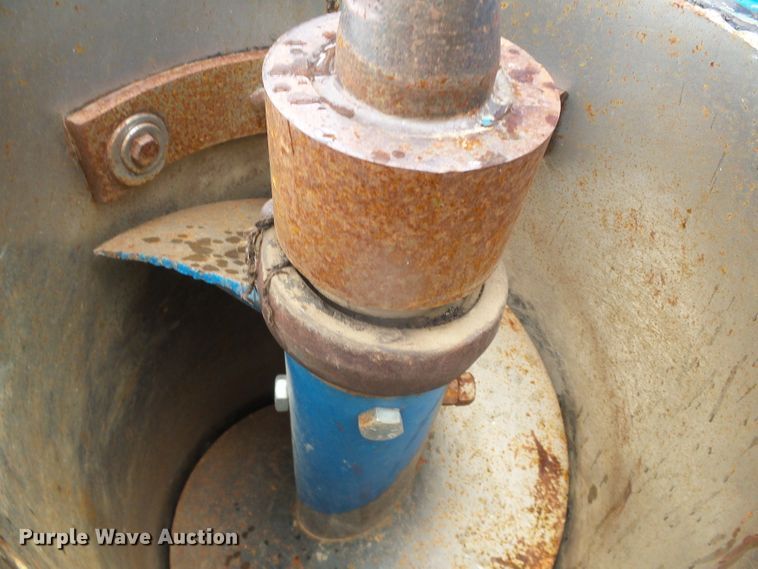 image for item DI5614 Kinze 840  grain cart