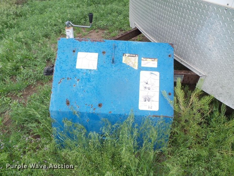 image for item DI5614 Kinze 840  grain cart