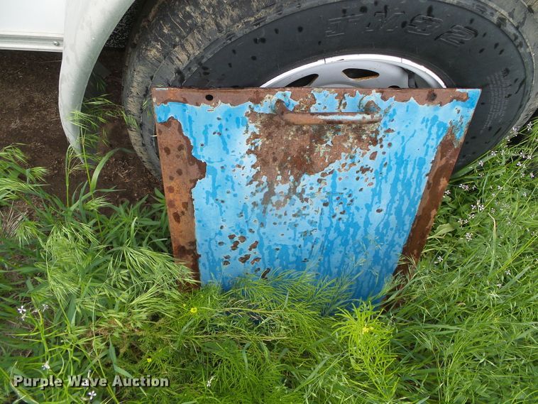 image for item DI5614 Kinze 840  grain cart