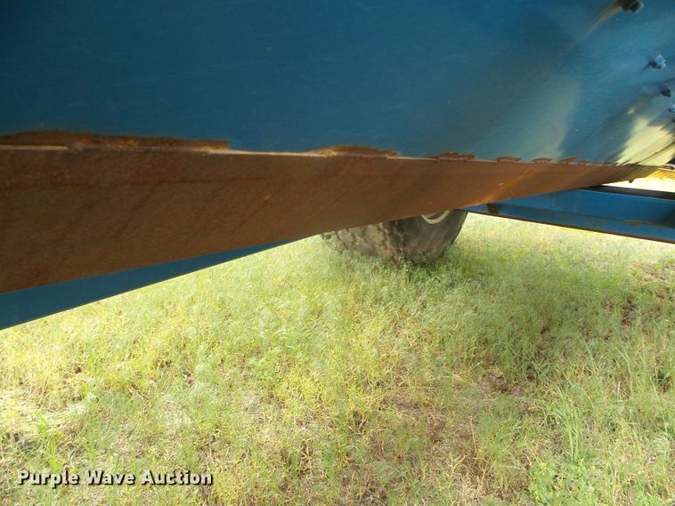 image for item DI5614 Kinze 840  grain cart