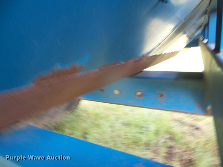 image for item DI5614 Kinze 840  grain cart