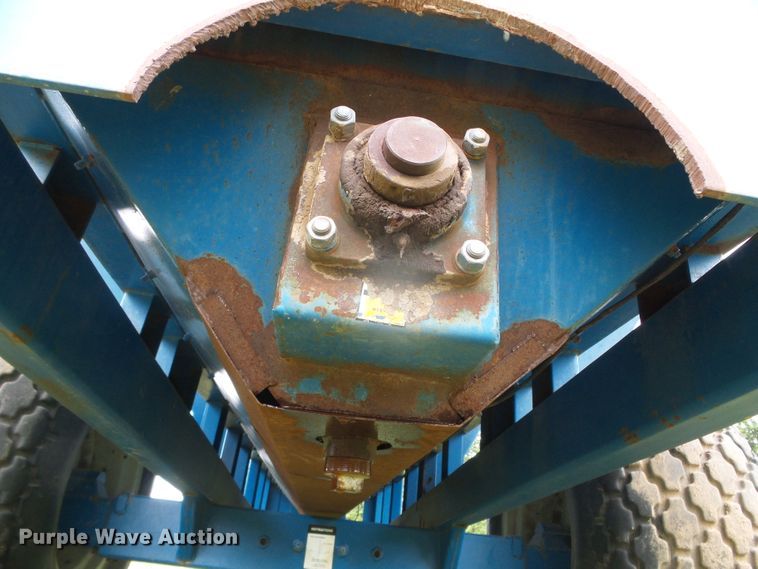 image for item DI5614 Kinze 840  grain cart