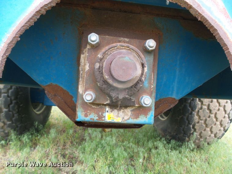 image for item DI5614 Kinze 840  grain cart