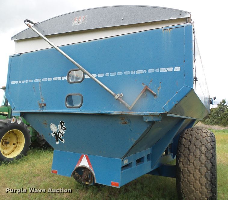 image for item DI5614 Kinze 840  grain cart