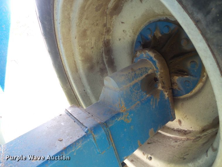 image for item DI5614 Kinze 840  grain cart