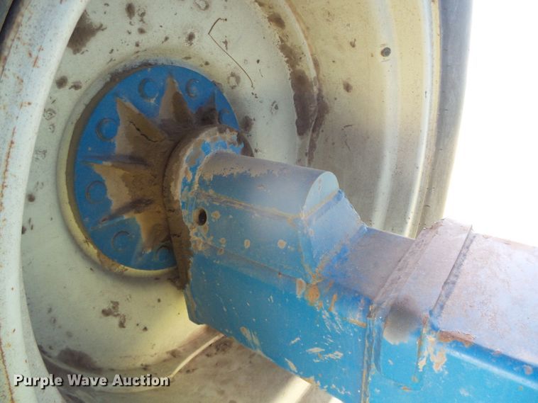 image for item DI5614 Kinze 840  grain cart