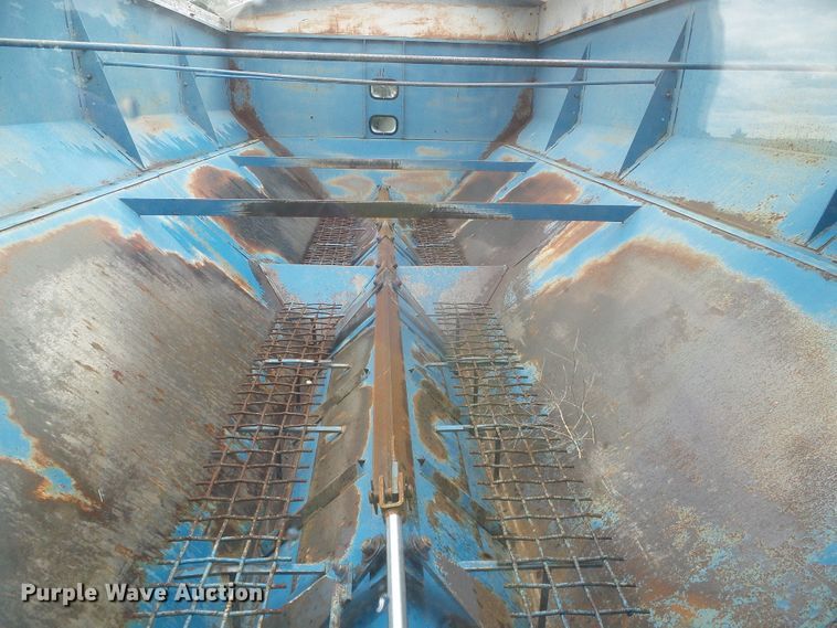 image for item DI5614 Kinze 840  grain cart