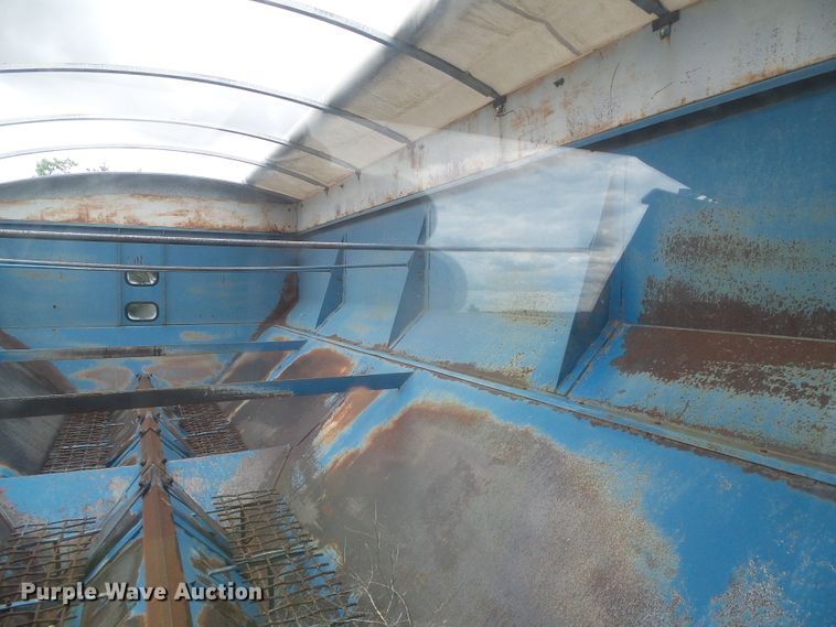 image for item DI5614 Kinze 840  grain cart