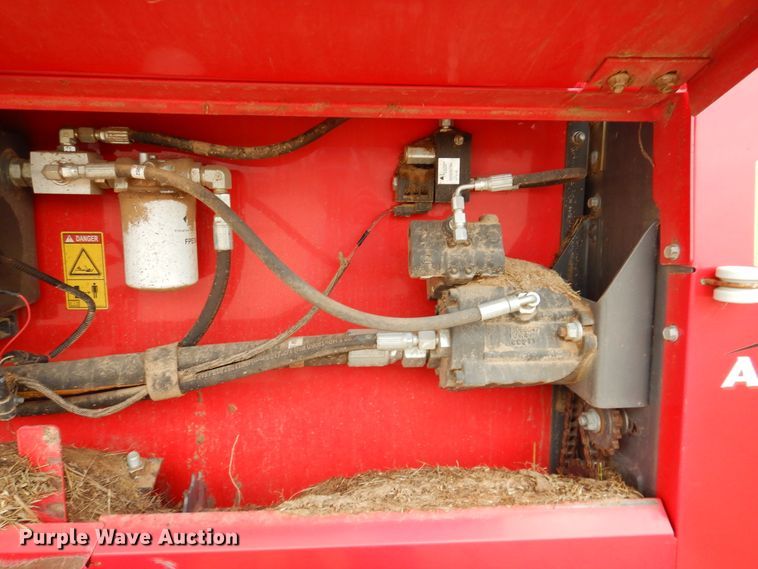 image for item DI5624 2017 Massey Ferguson 2956A  round baler