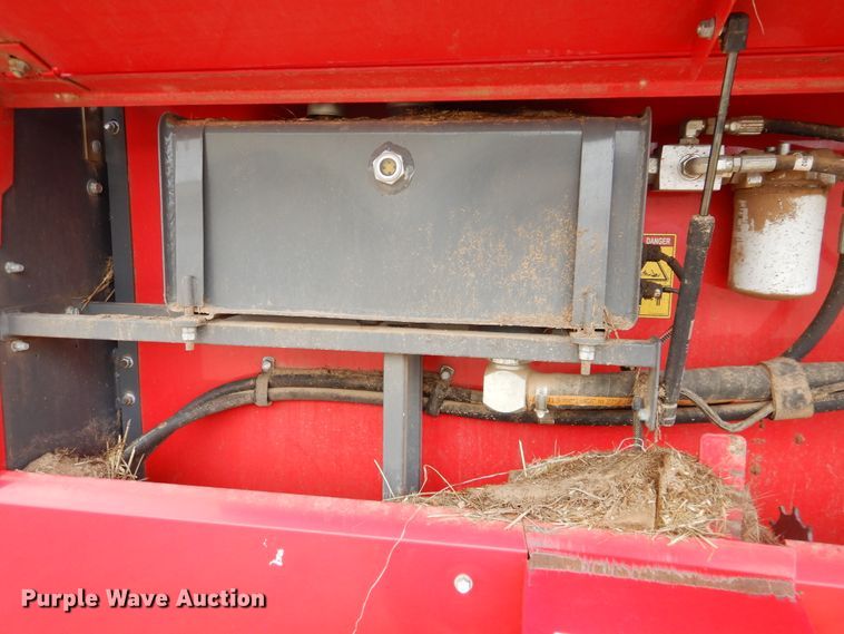 image for item DI5624 2017 Massey Ferguson 2956A  round baler