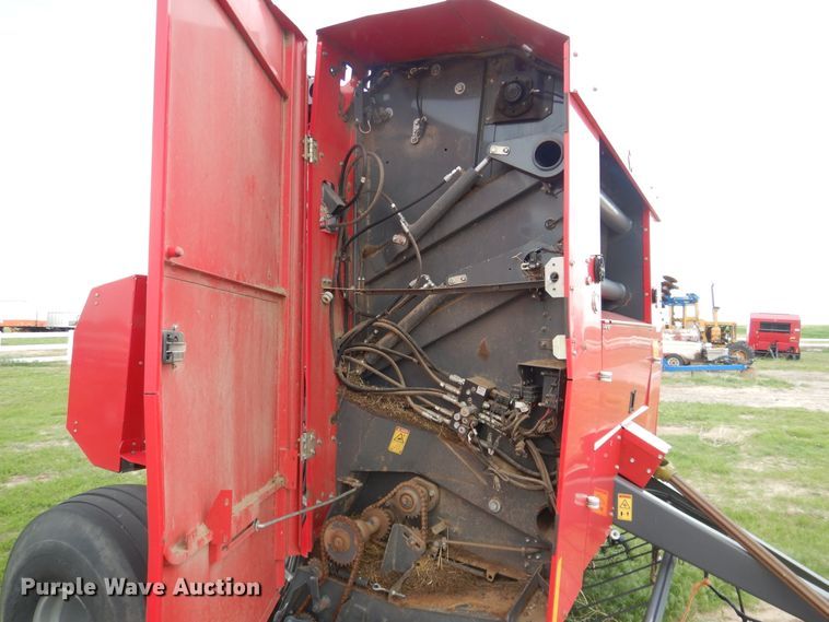image for item DI5624 2017 Massey Ferguson 2956A  round baler