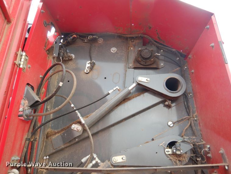 image for item DI5624 2017 Massey Ferguson 2956A  round baler