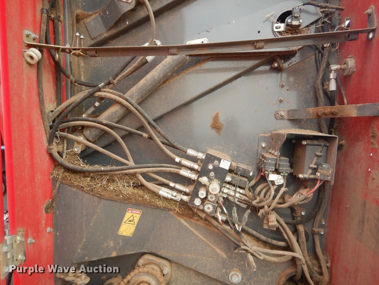 image for item DI5624 2017 Massey Ferguson 2956A  round baler