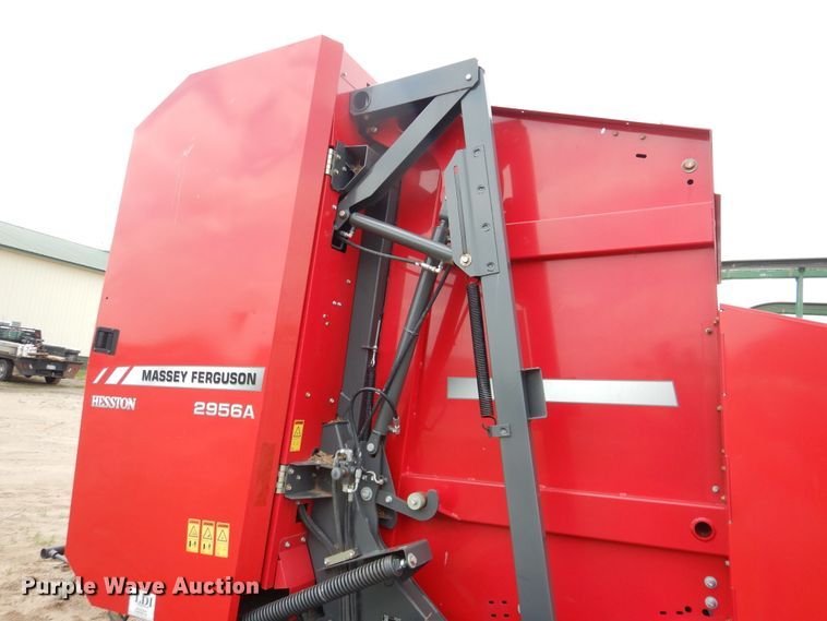 image for item DI5624 2017 Massey Ferguson 2956A  round baler
