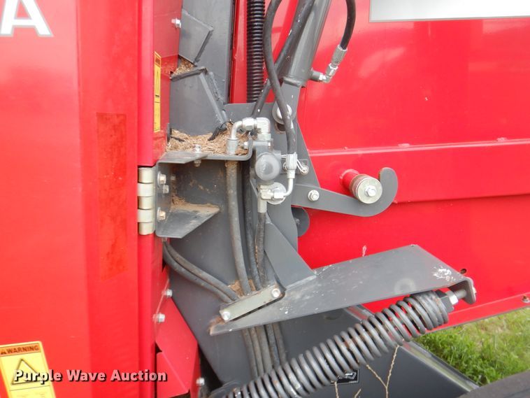 image for item DI5624 2017 Massey Ferguson 2956A  round baler