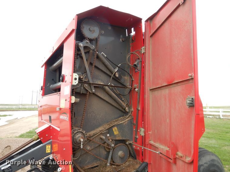 image for item DI5624 2017 Massey Ferguson 2956A  round baler