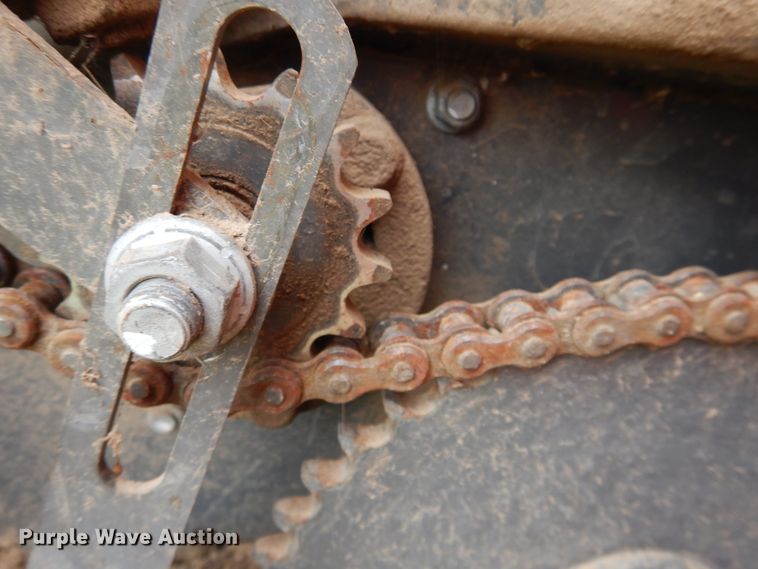 image for item DI5624 2017 Massey Ferguson 2956A  round baler