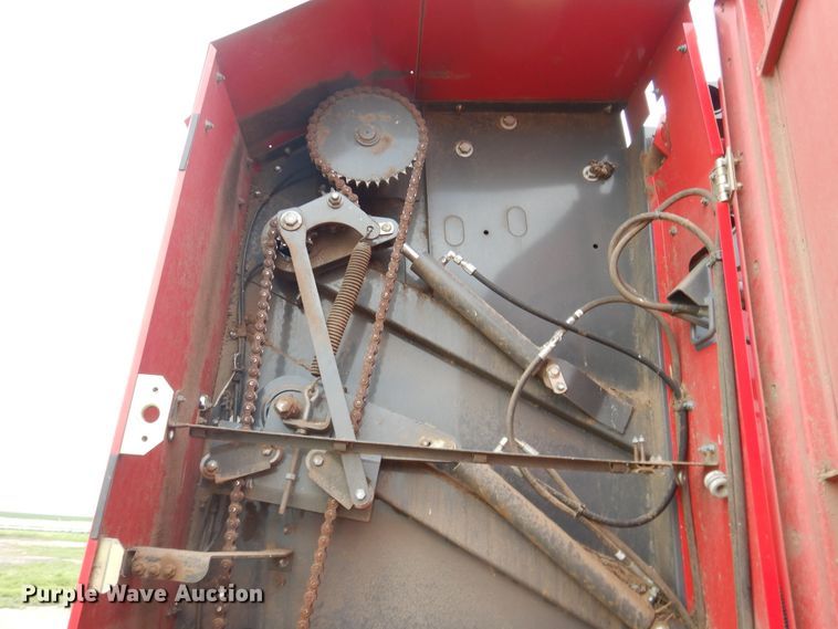 image for item DI5624 2017 Massey Ferguson 2956A  round baler