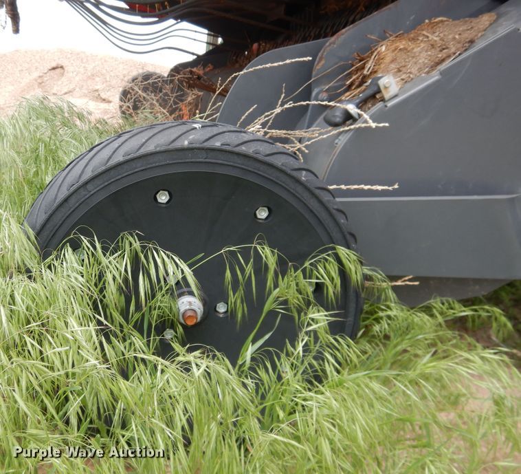 image for item DI5624 2017 Massey Ferguson 2956A  round baler