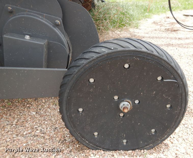 image for item DI5624 2017 Massey Ferguson 2956A  round baler