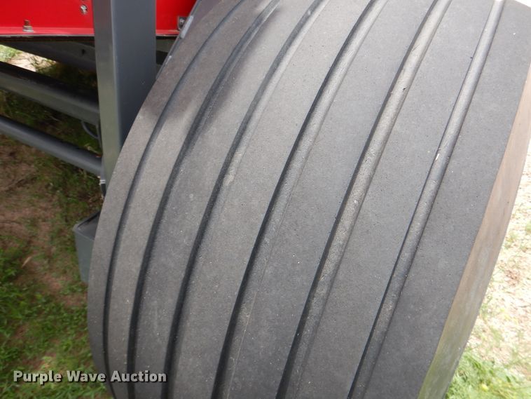 image for item DI5624 2017 Massey Ferguson 2956A  round baler