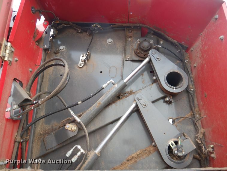 image for item DI5625 2017 Massey Ferguson 2956A  round baler