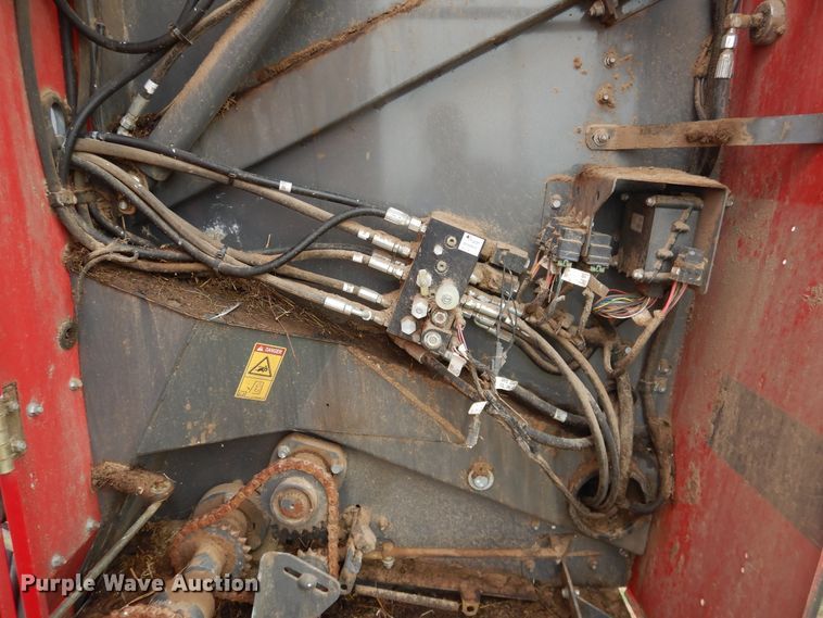 image for item DI5625 2017 Massey Ferguson 2956A  round baler