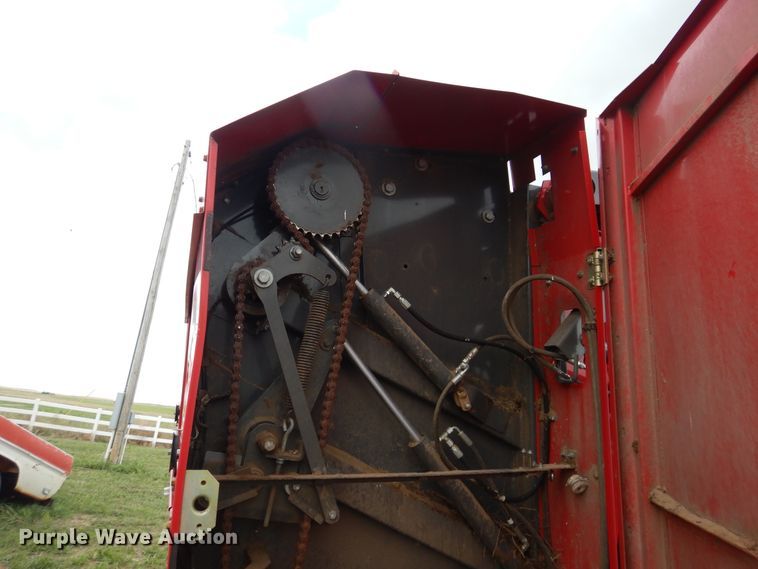 image for item DI5625 2017 Massey Ferguson 2956A  round baler