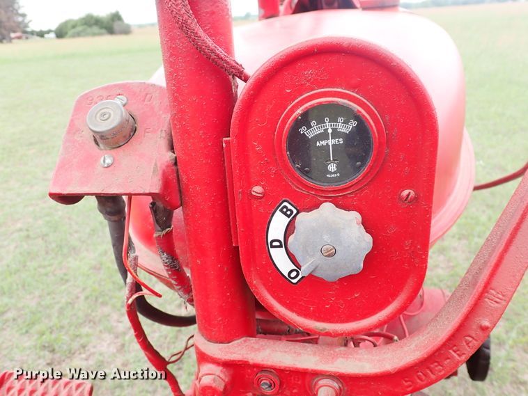 image for item DJ5738 Farmall H  tractor