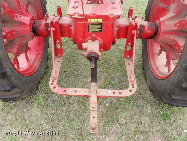 image for item DJ5738 Farmall H  tractor