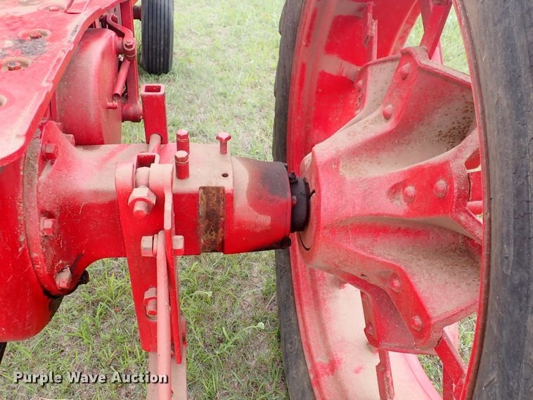 image for item DJ5738 Farmall H  tractor