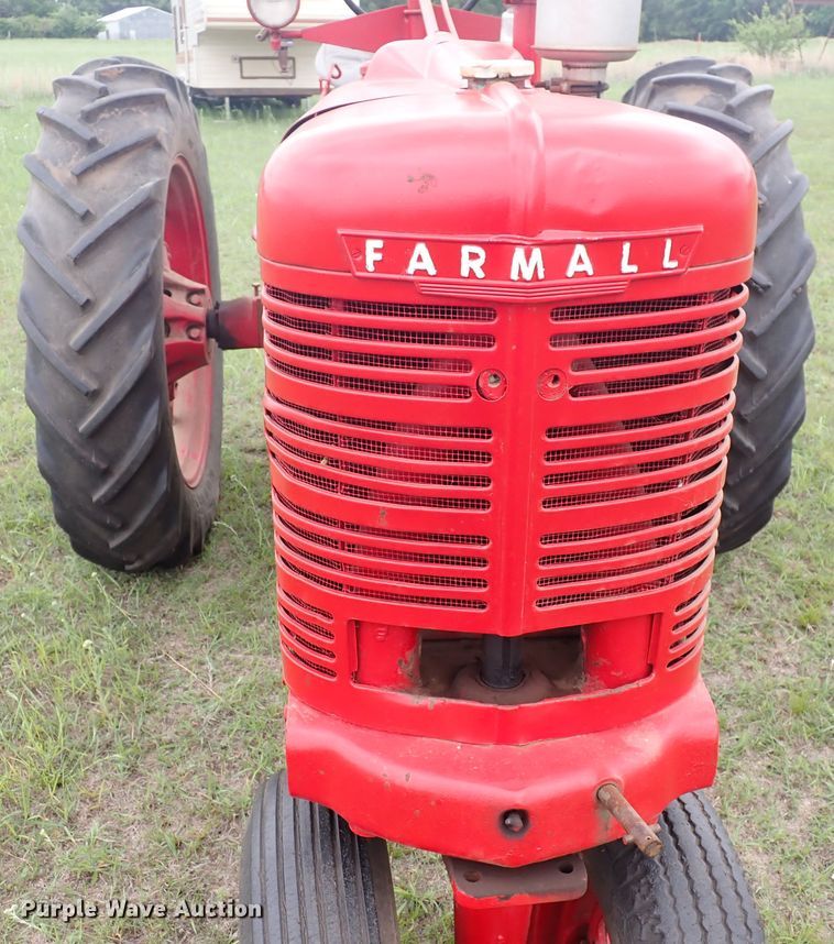 image for item DJ5738 Farmall H  tractor
