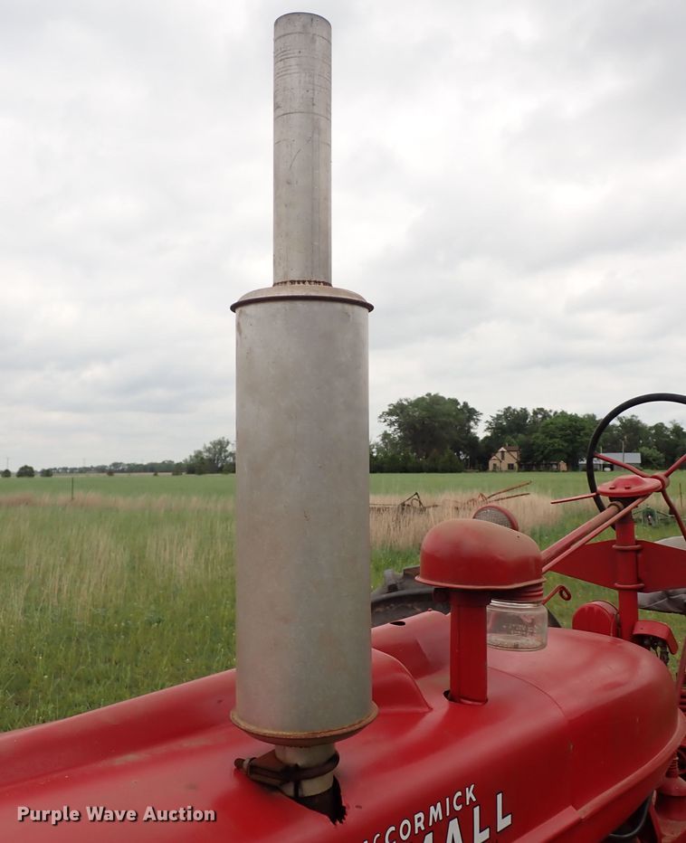 image for item DJ5738 Farmall H  tractor