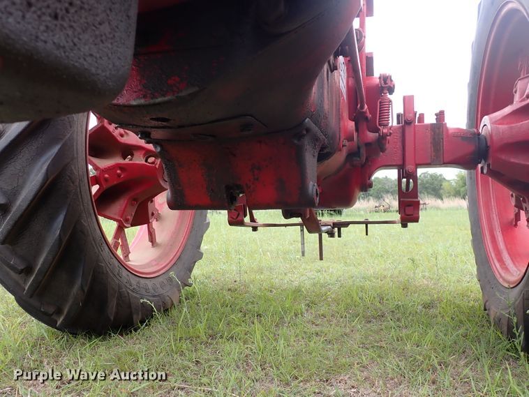 image for item DJ5738 Farmall H  tractor