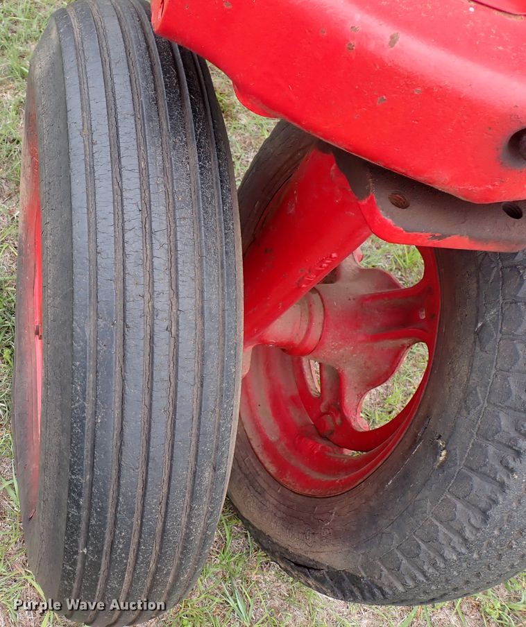 image for item DJ5738 Farmall H  tractor