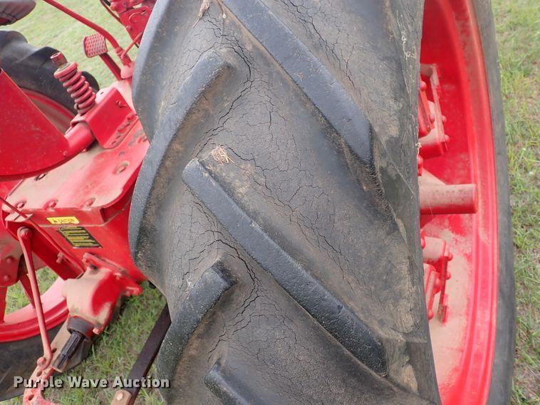 image for item DJ5738 Farmall H  tractor