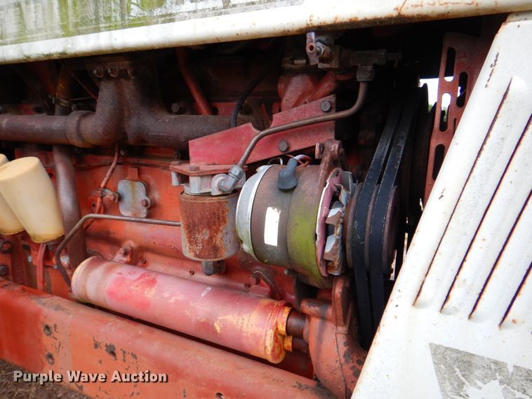 image for item DK5685 1973 International 1066  tractor