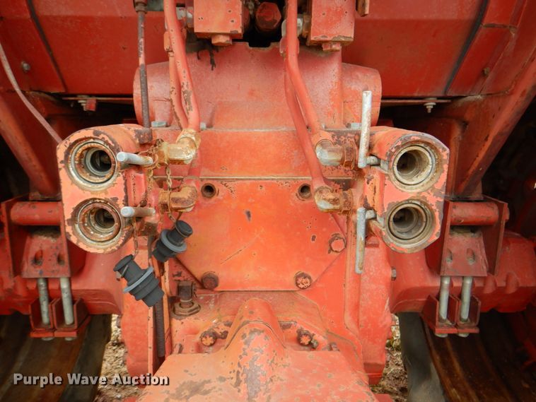 image for item DK5685 1973 International 1066  tractor