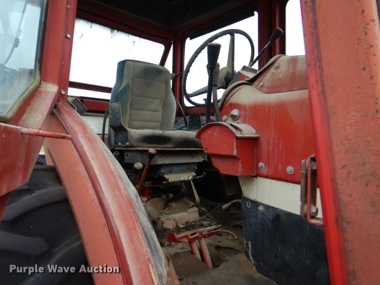 image for item DK5685 1973 International 1066  tractor