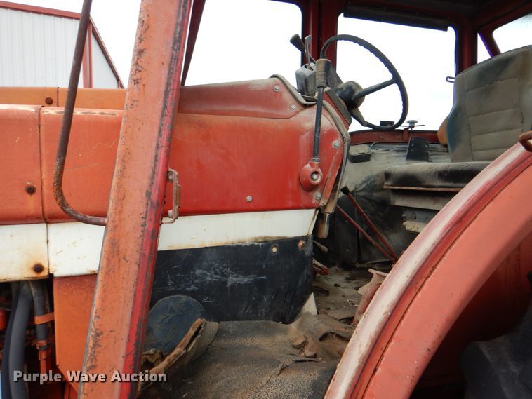 image for item DK5685 1973 International 1066  tractor