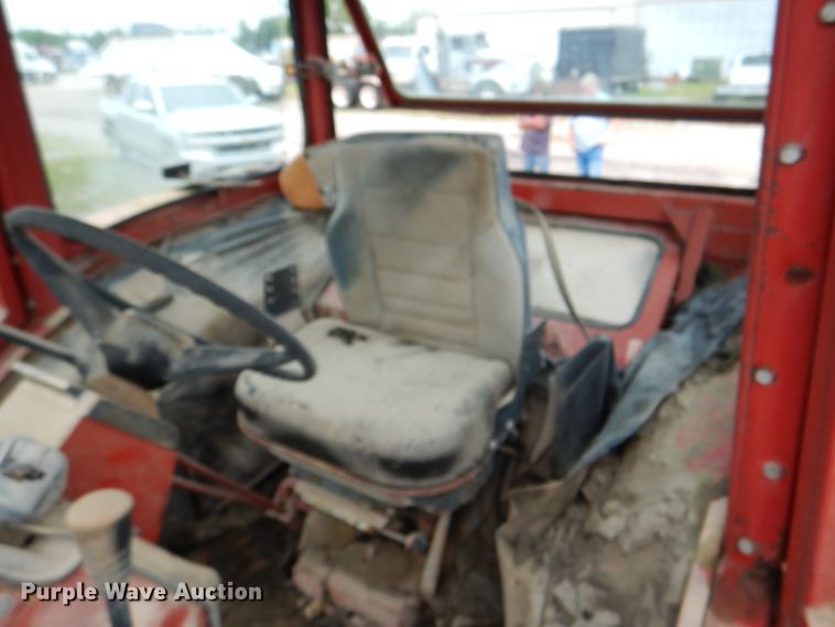 image for item DK5685 1973 International 1066  tractor