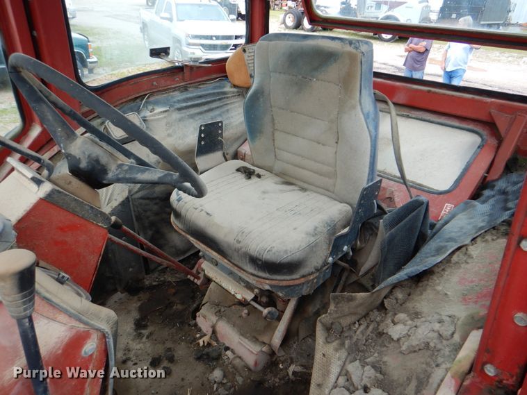 image for item DK5685 1973 International 1066  tractor