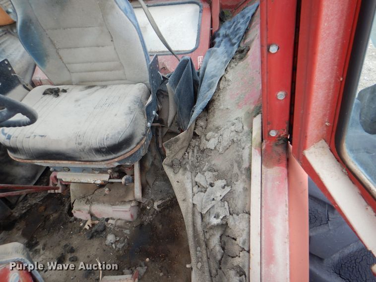 image for item DK5685 1973 International 1066  tractor