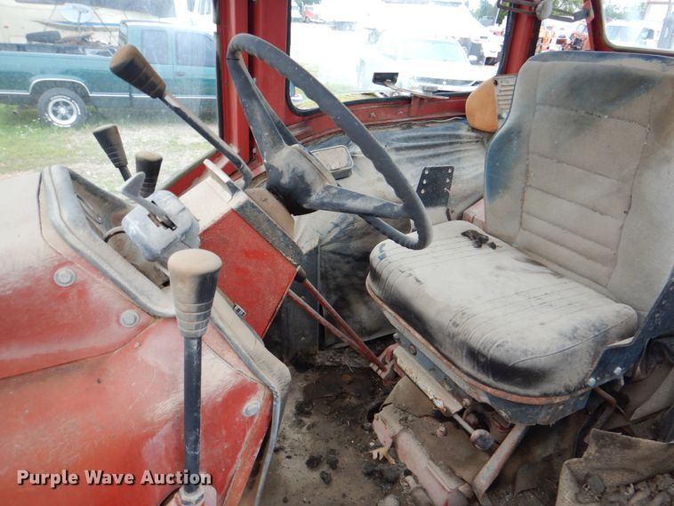 image for item DK5685 1973 International 1066  tractor